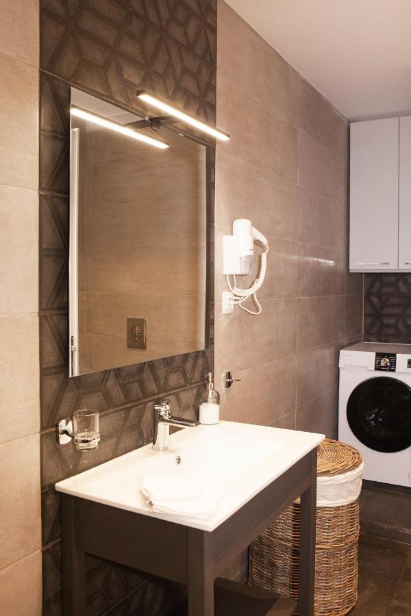 Central Comfy Modern Flat 2 Bedrooms 2 Bathrooms アテネ エクステリア 写真