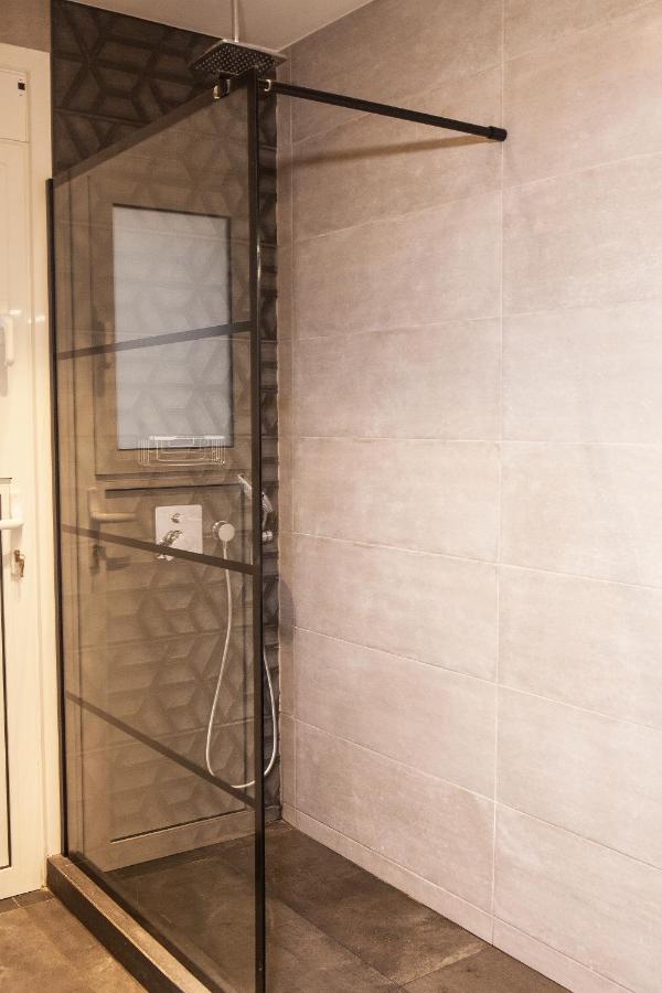 Central Comfy Modern Flat 2 Bedrooms 2 Bathrooms アテネ エクステリア 写真